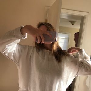 crop kendall and kylie white sweatshirt!💘